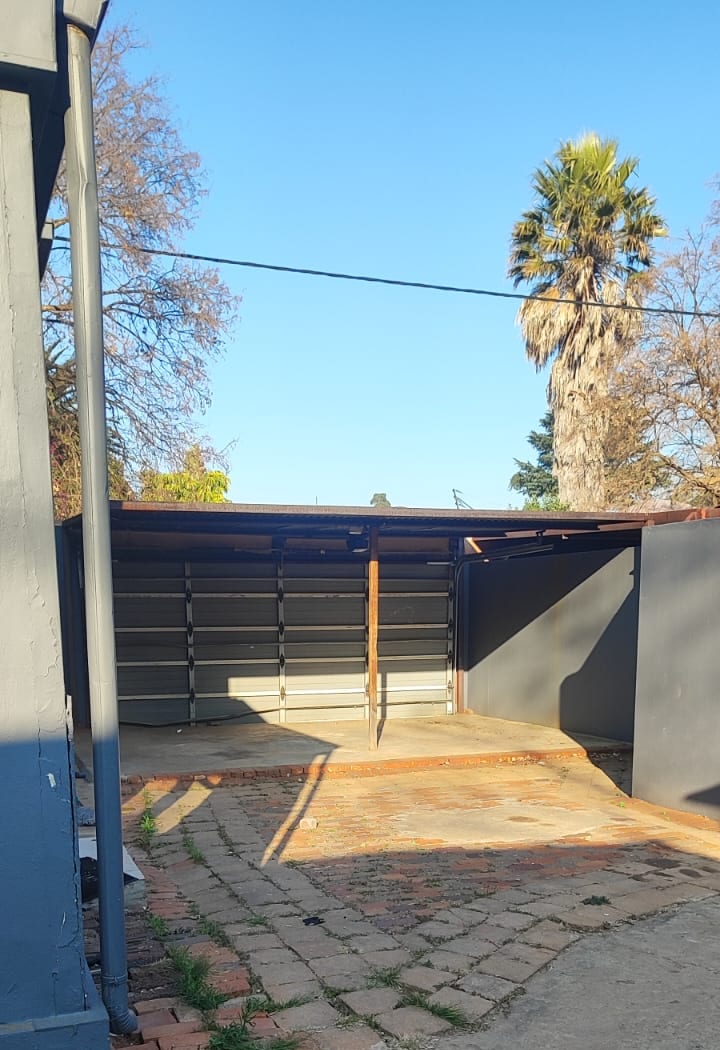 3 bedroom house in Westdene