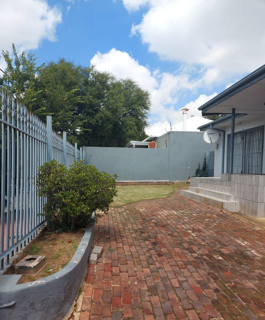 Accommodation in Westdene