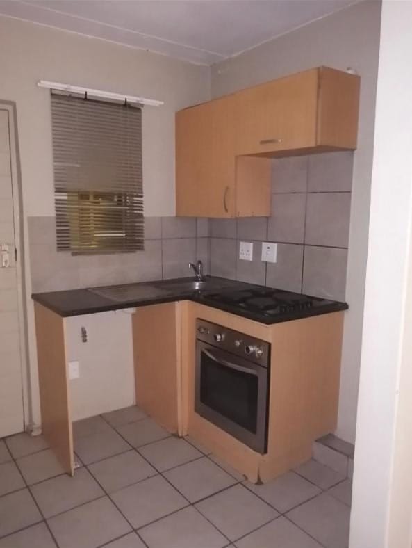 Bachelor in Braamfontein -  Bridgeview Apartments
