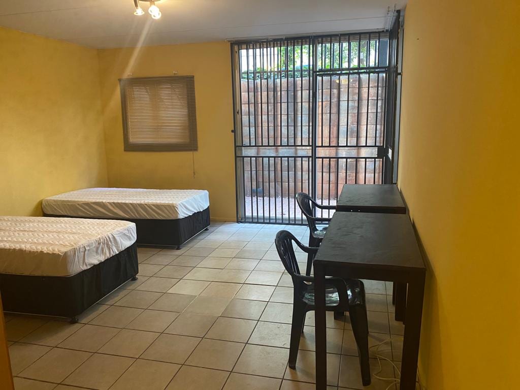 Bachelor in Braamfontein -  Bridgeview Apartments