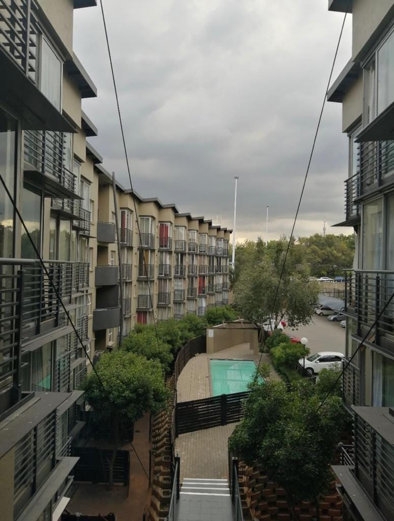 Bachelor in Braamfontein -  Bridgeview Apartments