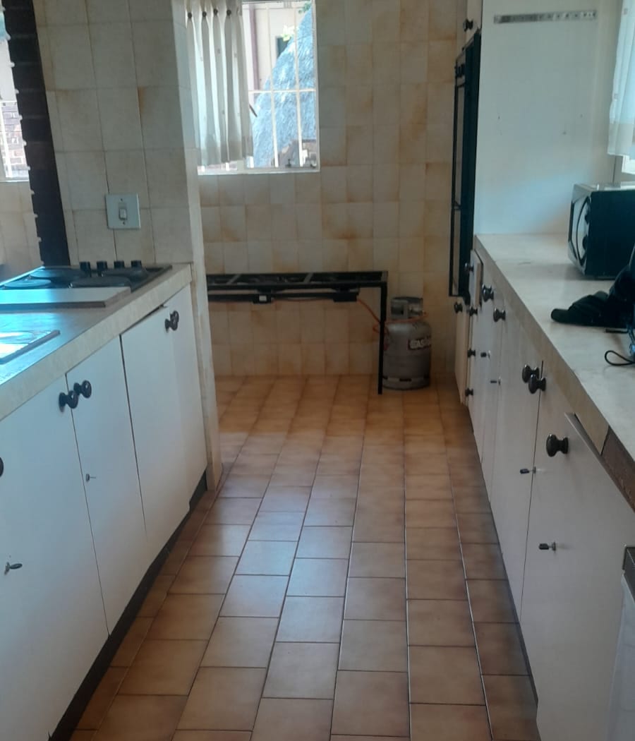 Ladies only single rooms in Rossmore