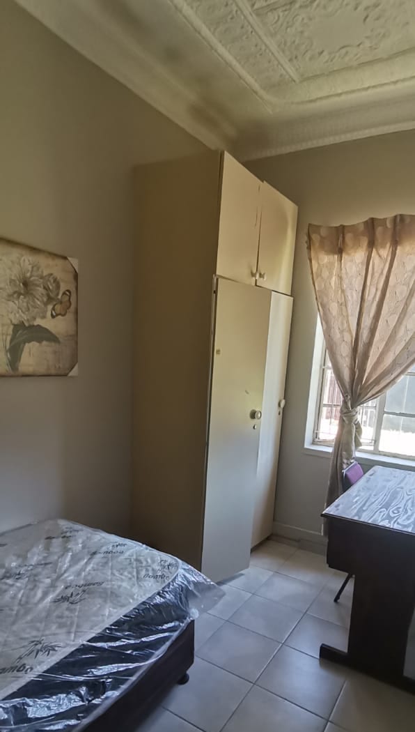 Ladies only single rooms in Rossmore