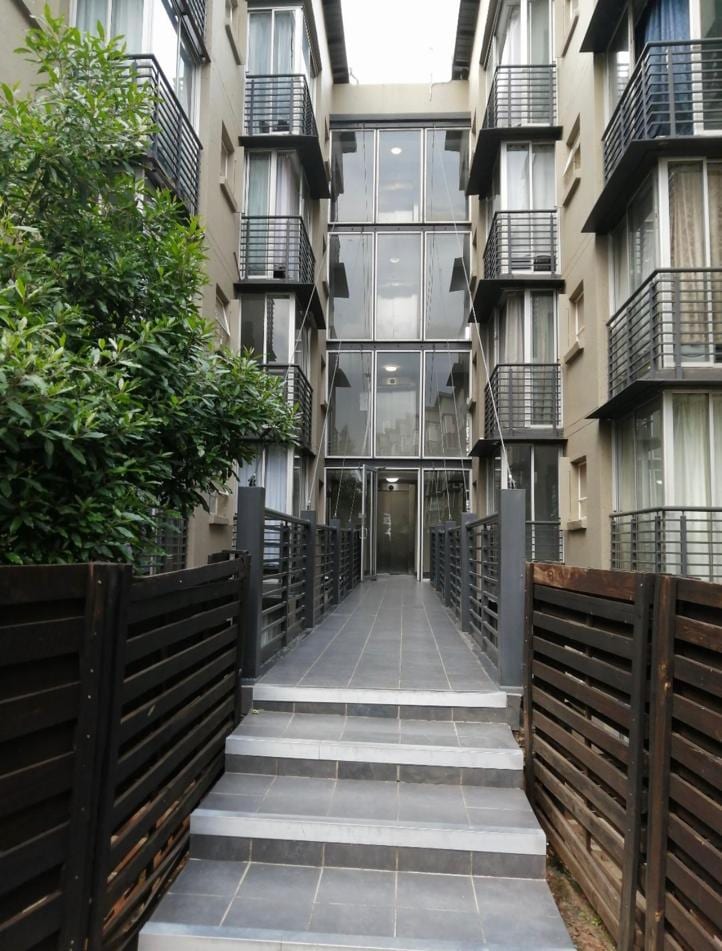 Bachelor in Braamfontein -  Bridgeview Apartments